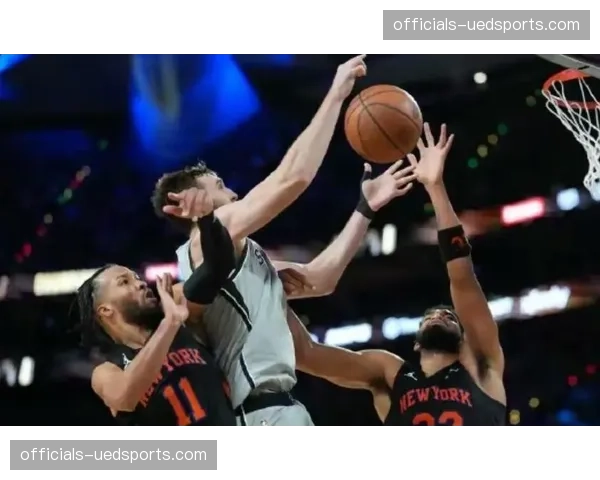 科内特右膝酸痛缺席 马刺内线轮换面临临时调整 科内特右膝酸痛缺席 马刺内线轮换面临临时调整